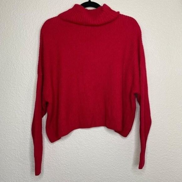 Hollister Red Cowl Neck Cropped Sharkbite Hem Sweater XS - Picture 7 of 8